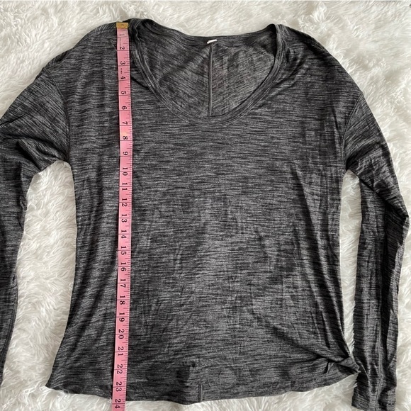Lululemon | Born to Run long sleeve Heather grey tee - Picture 3 of 10
